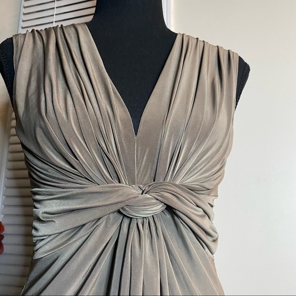 ❤️Mocha front knot sleeveless, dressy top NWOT - Picture 2 of 10